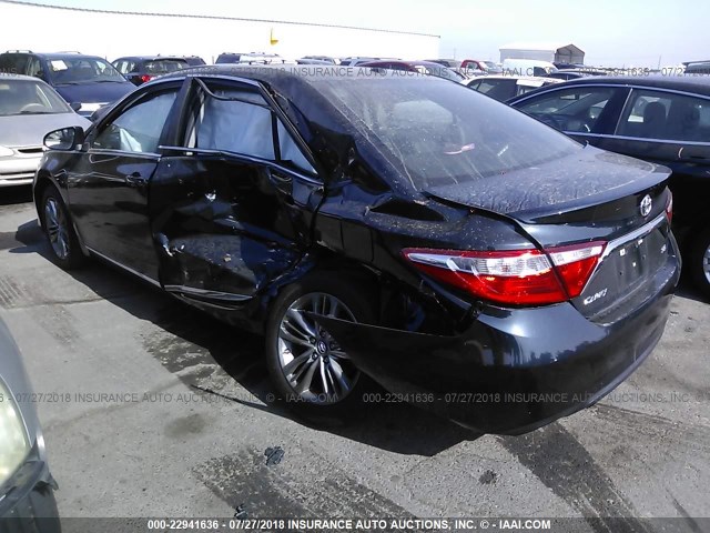 4T1BF1FK7HU361666 - 2017 TOYOTA CAMRY LE/XLE/SE/XSE 深蓝色 照片 3