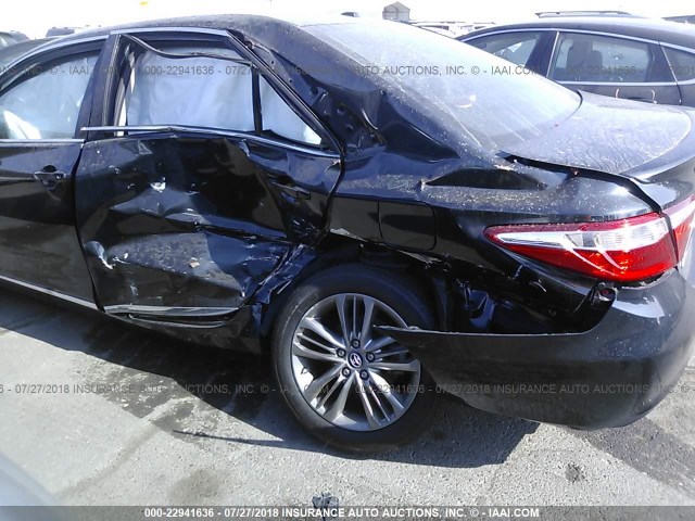 4T1BF1FK7HU361666 - 2017 TOYOTA CAMRY LE/XLE/SE/XSE 深蓝色 照片 6