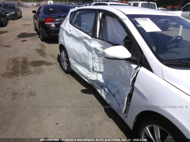 KMHCU5AE7EU164107 - 2014 HYUNDAI ACCENT GLS/SE WHITE photo 6