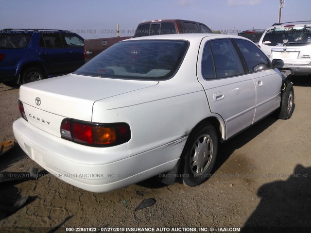 4T1BG12K7TU804362 - 1996 TOYOTA CAMRY DX/LE/XLE თეთრი ფოტო 4