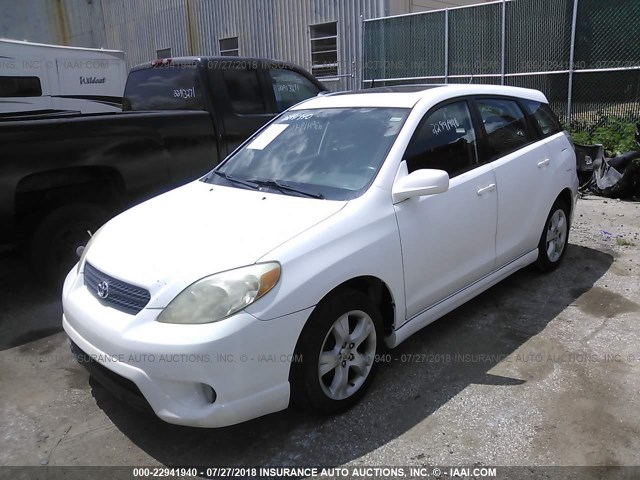 2T1KR32E55C397470 - 2005 TOYOTA COROLLA MATRIX XR WHITE photo 2