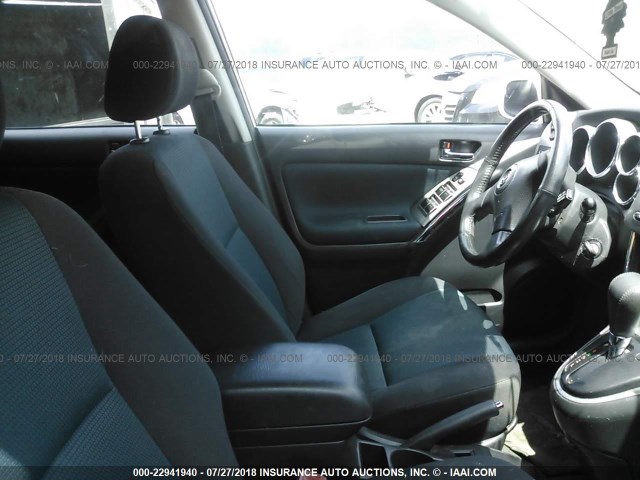 2T1KR32E55C397470 - 2005 TOYOTA COROLLA MATRIX XR WHITE photo 5