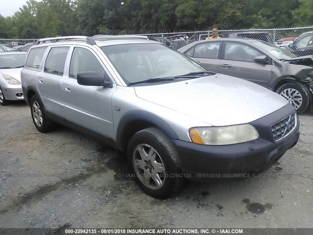 YV1SZ592051180317 - 2005 VOLVO XC70 SILVER photo 1