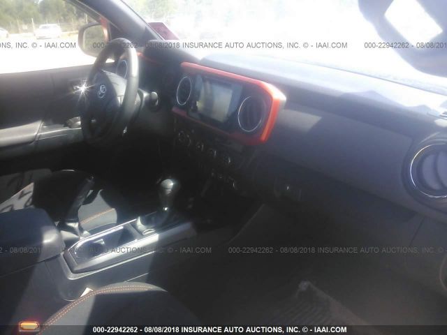 3TMCZ5AN4JM125396 - 2018 TOYOTA TACOMA DBL CAB/SR/TRDSPT/OR/PRO ნაცრისფერი ფოტო 5