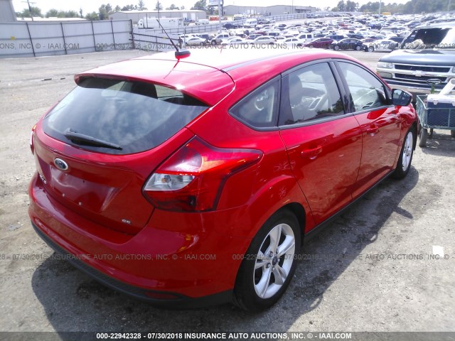 1FADP3K28DL158013 - 2013 FORD FOCUS SE RED photo 4