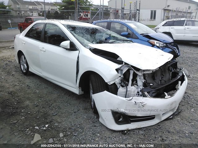 4T1BF1FK0EU838482 - 2014 TOYOTA CAMRY L/SE/LE/XLE 白色 照片 1