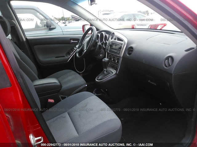 2T1KR32E85C455071 - 2005 TOYOTA COROLLA MATRIX XR RED photo 5