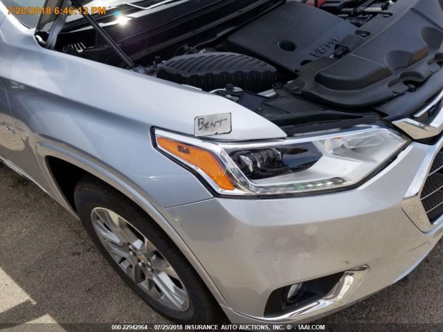 1GNEVJKW1JJ250719 - 2018 CHEVROLET TRAVERSE PREMIER SILVER photo 17