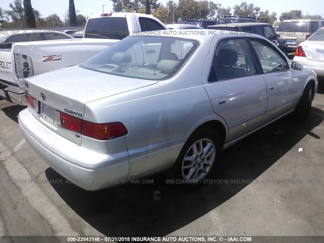 JT2BF28KXY0275825 - 2000 TOYOTA CAMRY LE/XLE 银色 照片 4