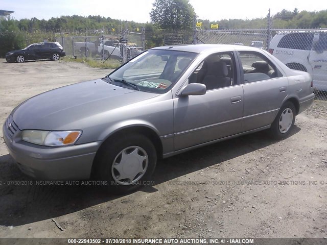 4T1BG22K8WU353890 - 1998 TOYOTA CAMRY CE/LE/XLE ნაცრისფერი ფოტო 2