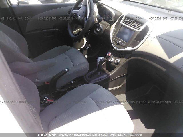 1G1JB5SG1H4137760 - 2017 CHEVROLET SONIC LS WHITE photo 5