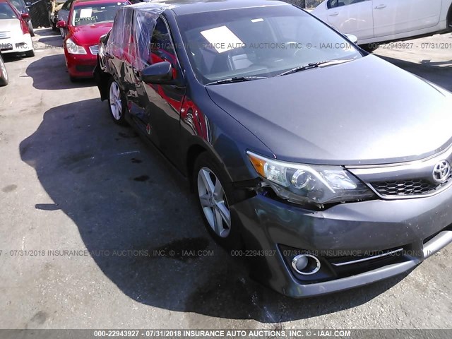 4T1BF1FK4CU054884 - 2012 TOYOTA CAMRY SE/LE/XLE GRAY photo 2