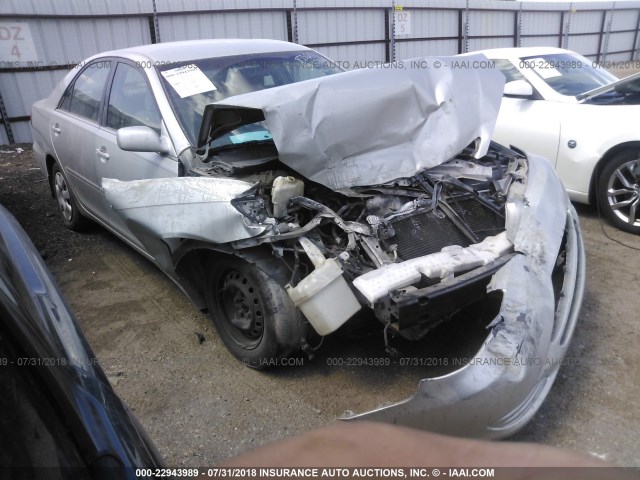 4T1BE32K62U081779 - 2002 TOYOTA CAMRY LE/XLE/SE Gümüş foto 1