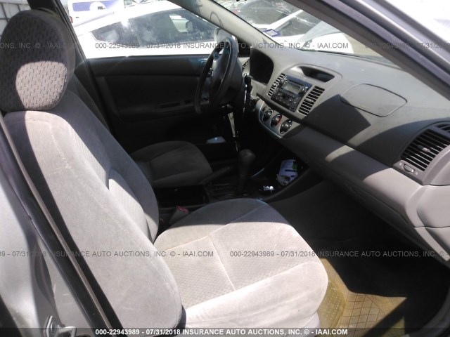 4T1BE32K62U081779 - 2002 TOYOTA CAMRY LE/XLE/SE Gümüş foto 5