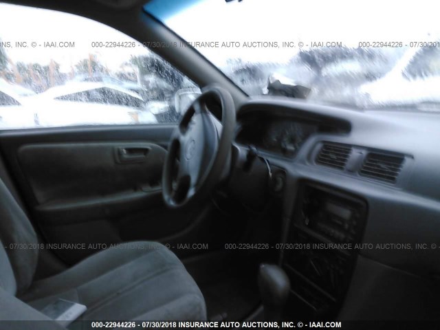 4T1BG28K6XU875359 - 1999 TOYOTA CAMRY CE/LE/XLE 白色 照片 5