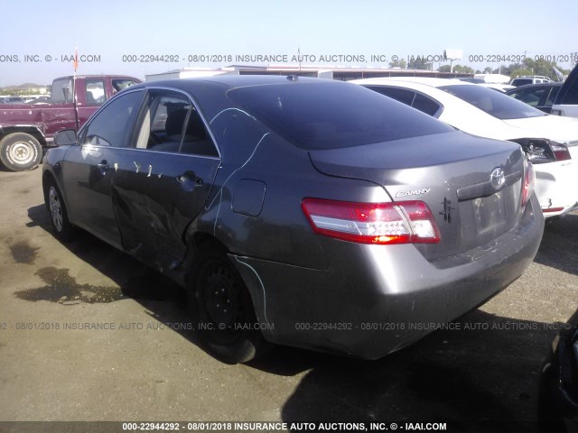4T4BF3EKXBR210525 - 2011 TOYOTA CAMRY SE/LE/XLE GRAY photo 3