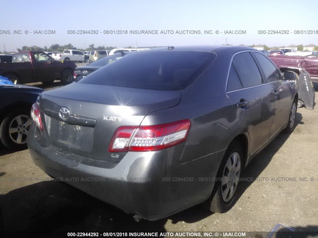 4T4BF3EKXBR210525 - 2011 TOYOTA CAMRY SE/LE/XLE GRAY photo 4