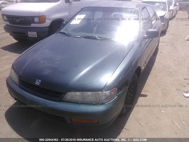 1HGCD5531VA246365 - 1997 HONDA ACCORD LX/EX GREEN photo 2