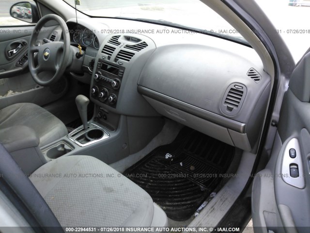 1G1ZS58F08F126948 - 2008 CHEVROLET MALIBU LS ვერცხლისფერი ფოტო 5