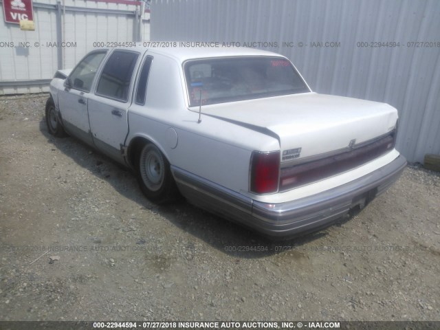 1LNLM82F1LY725836 - 1990 LINCOLN TOWN CAR SIGNATURE WHITE photo 3