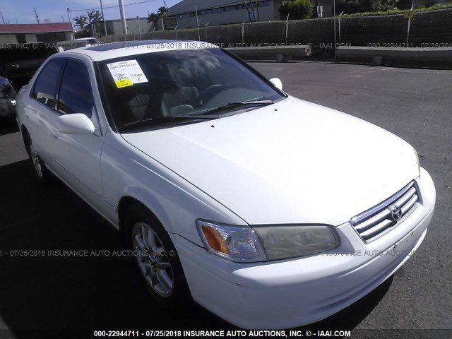 JT2BF28K7Y0280450 - 2000 TOYOTA CAMRY LE/XLE WHITE photo 1