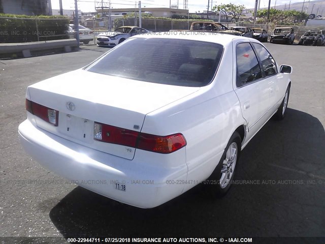 JT2BF28K7Y0280450 - 2000 TOYOTA CAMRY LE/XLE WHITE photo 4