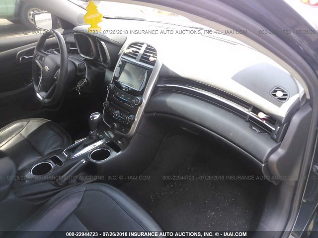 1G11F5SL3FF176983 - 2015 CHEVROLET MALIBU LTZ 灰色 照片 5