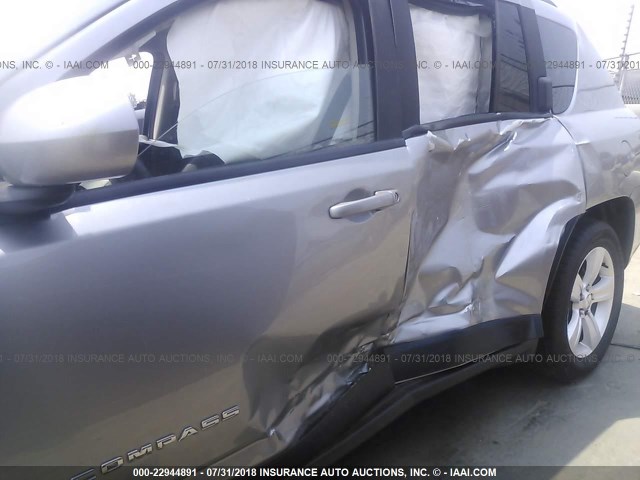 1C4NJDEB3GD718388 - 2016 JEEP COMPASS LATITUDE ნაცრისფერი ფოტო 6