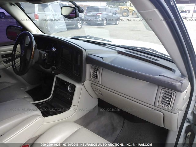 1GYEK63N14R120752 - 2004 CADILLAC ESCALADE LUXURY WHITE photo 5