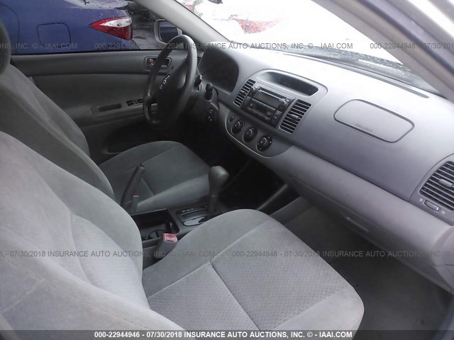4T1BE32K44U880866 - 2004 TOYOTA CAMRY LE/XLE/SE 银色 照片 5