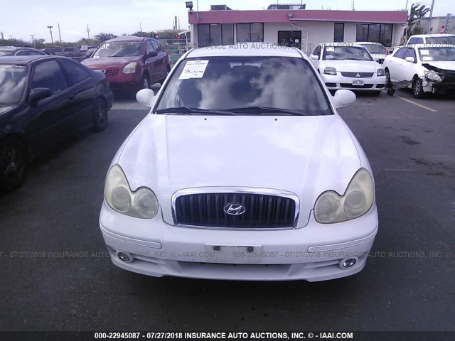 KMHWF25H42A660778 - 2002 HYUNDAI SONATA GL WHITE photo 6