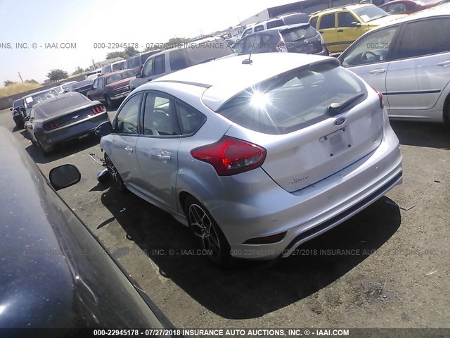 1FADP3K25FL315015 - 2015 FORD FOCUS SE SILVER photo 3