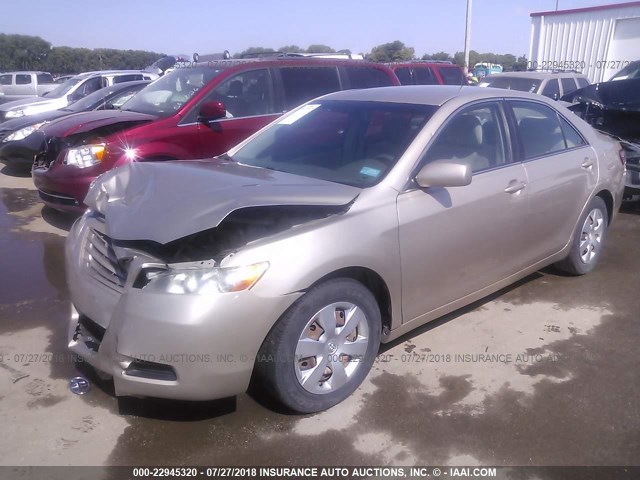 4T1BE46KX7U007286 - 2007 TOYOTA CAMRY NEW GENERAT CE/LE/XLE/SE SILVER photo 2