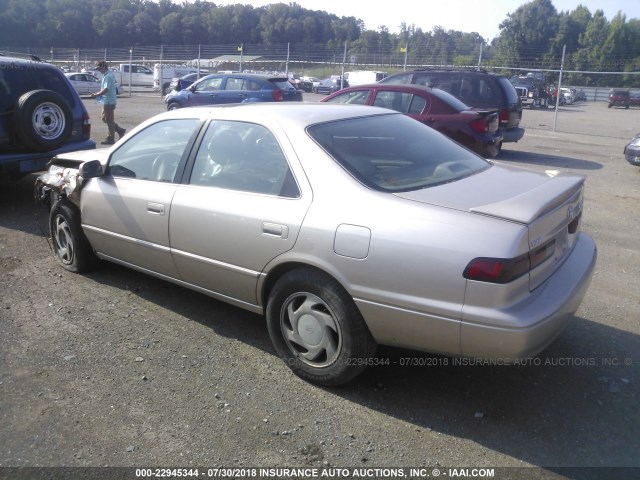 JT2BF28K2W0091640 - 1998 TOYOTA CAMRY LE/XLE GOLD photo 3