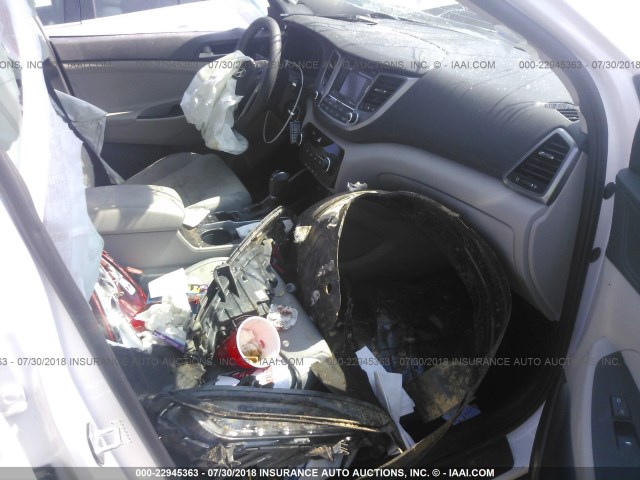 KM8J33A40HU267668 - 2017 HYUNDAI TUCSON LIMITED/SPORT AND ECO/SE WHITE photo 5