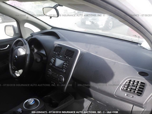 1N4AZ0CP9FC325746 - 2015 NISSAN LEAF S/SV/SL SILVER photo 5