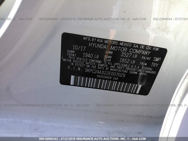 3KPC24A32JE007029 - 2018 HYUNDAI ACCENT SEL WHITE photo 9