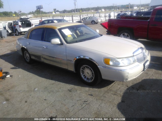 1LNHM83WX1Y640527 - 2001 LINCOLN TOWN CAR CARTIER TAN photo 1