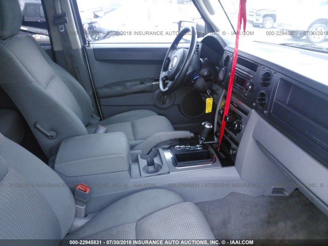 1J8HG48K37C545851 - 2007 JEEP COMMANDER SILVER photo 5