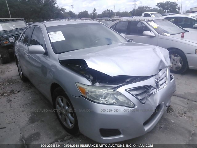 4T1BF3EK5AU080386 - 2010 TOYOTA CAMRY SE/LE/XLE ვერცხლისფერი ფოტო 1