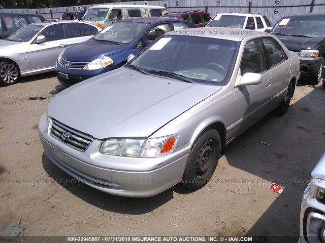 4T1BG22KXYU701093 - 2000 TOYOTA CAMRY CE/LE/XLE 银色 照片 2