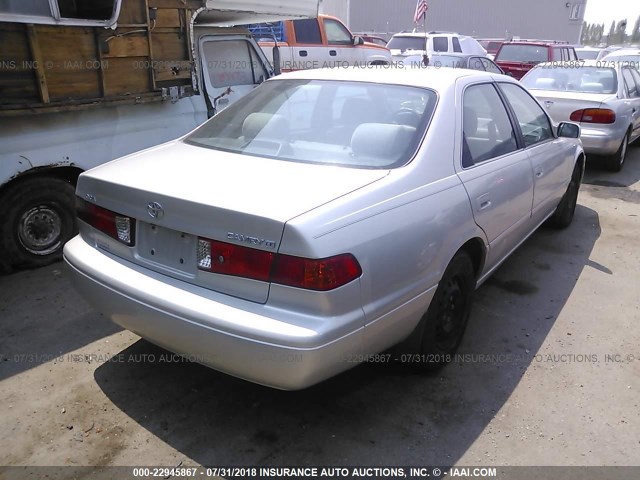 4T1BG22KXYU701093 - 2000 TOYOTA CAMRY CE/LE/XLE 银色 照片 4