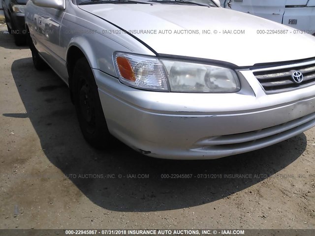 4T1BG22KXYU701093 - 2000 TOYOTA CAMRY CE/LE/XLE 银色 照片 6