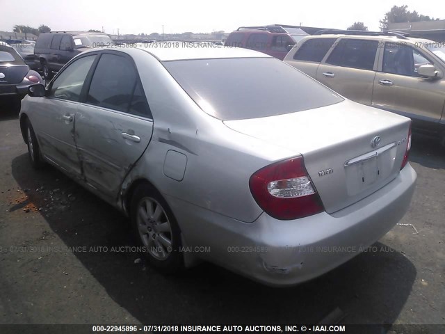 JTDBE30K620126668 - 2002 TOYOTA CAMRY LE/XLE/SE Gümüş foto 3