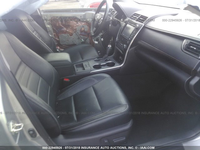 4T1BF1FK2FU944725 - 2015 TOYOTA CAMRY LE/XLE/SE/XSE SILVER photo 5