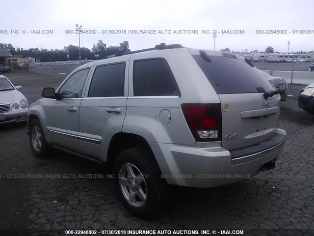 1J8HR58P57C544647 - 2007 JEEP GRAND CHEROKEE LIMITED SILVER photo 3