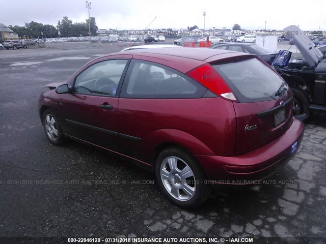 3FAFP31303R110394 - 2003 FORD FOCUS ZX3 RED photo 3