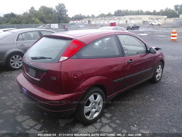 3FAFP31303R110394 - 2003 FORD FOCUS ZX3 RED photo 4