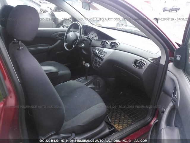 3FAFP31303R110394 - 2003 FORD FOCUS ZX3 RED photo 5