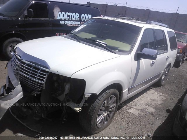 5LMFU28518LJ16000 - 2008 LINCOLN NAVIGATOR WHITE photo 2